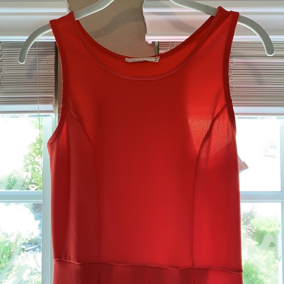 Red dress - Picture 2 of 4